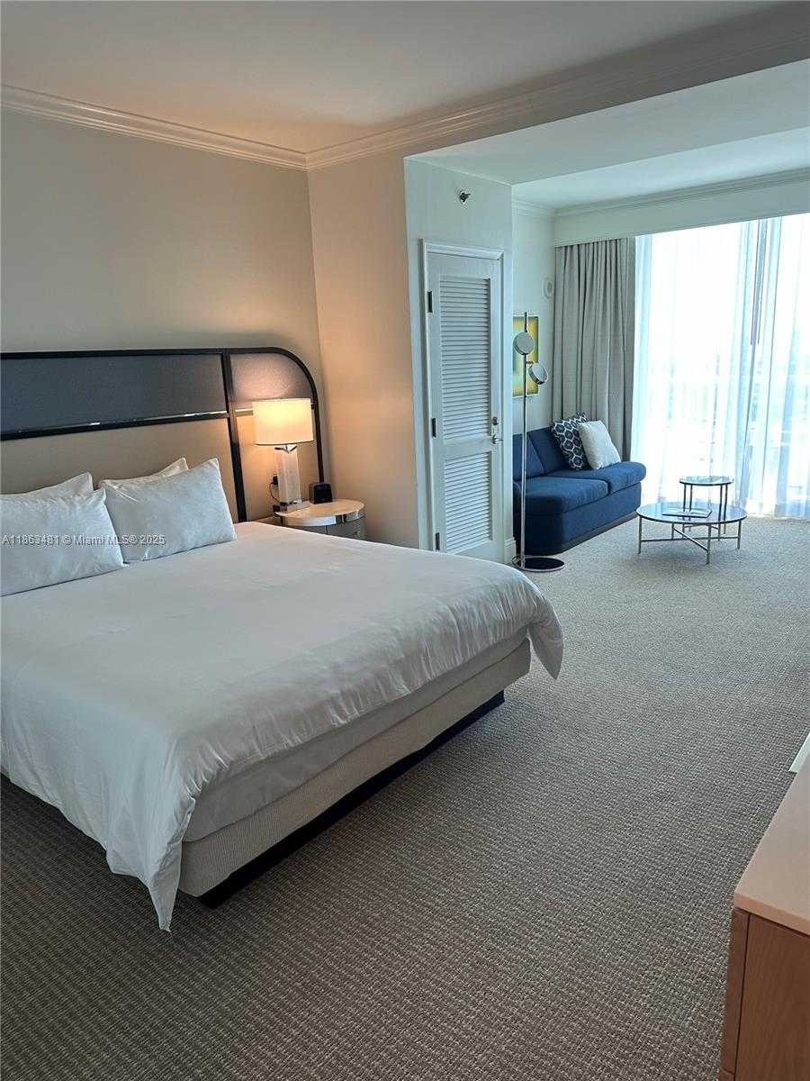 Small Image of 4401 COLLINS AVE #2108, Miami Beach Number 6