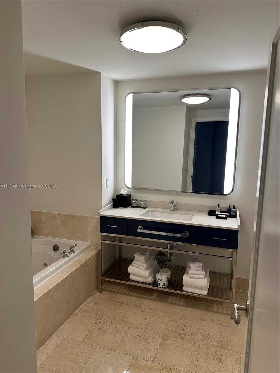 Small Image of 4401 COLLINS AVE #2108, Miami Beach Number 9