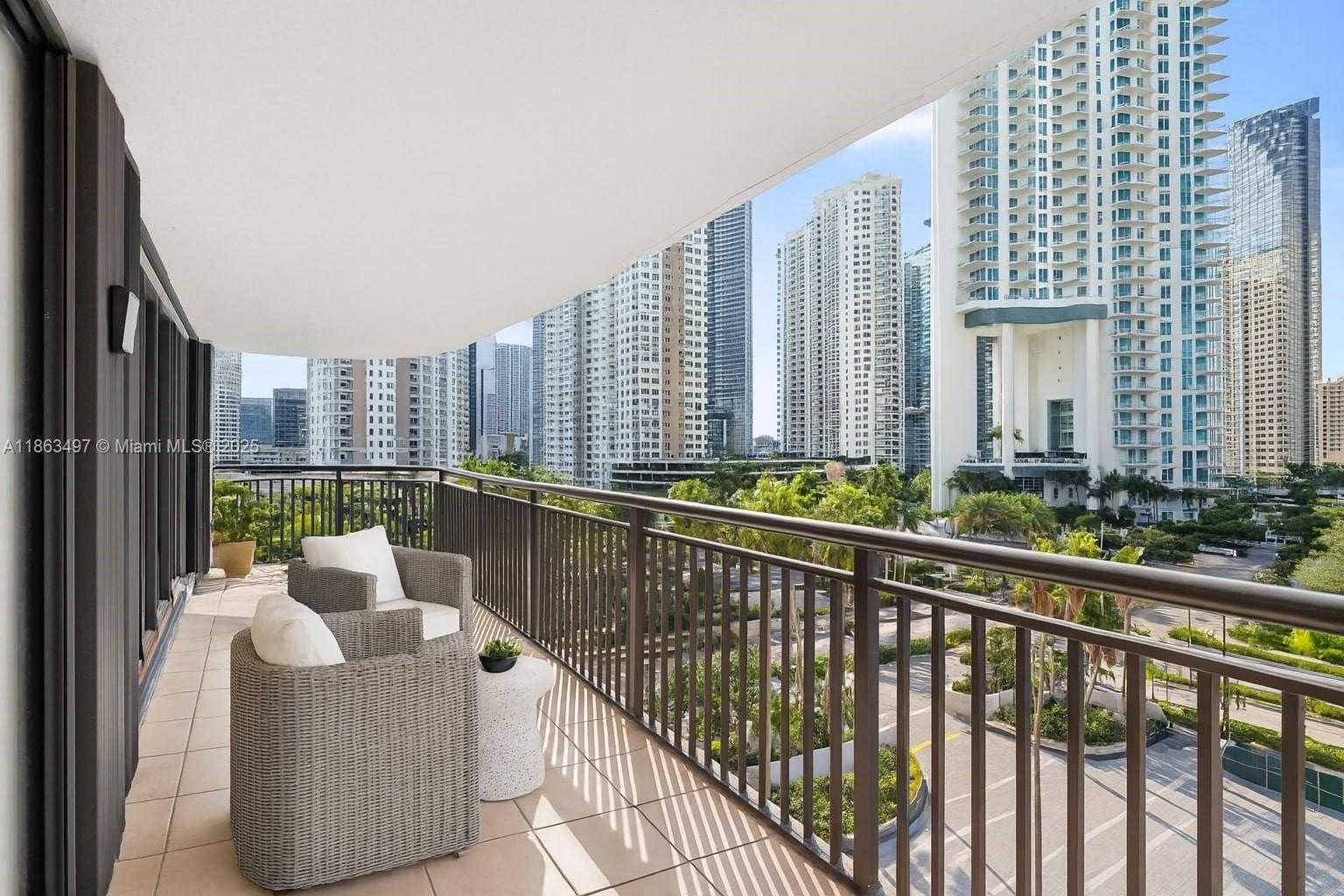 Small Image of 540 BRICKELL KEY DR #815, Miami Number 16