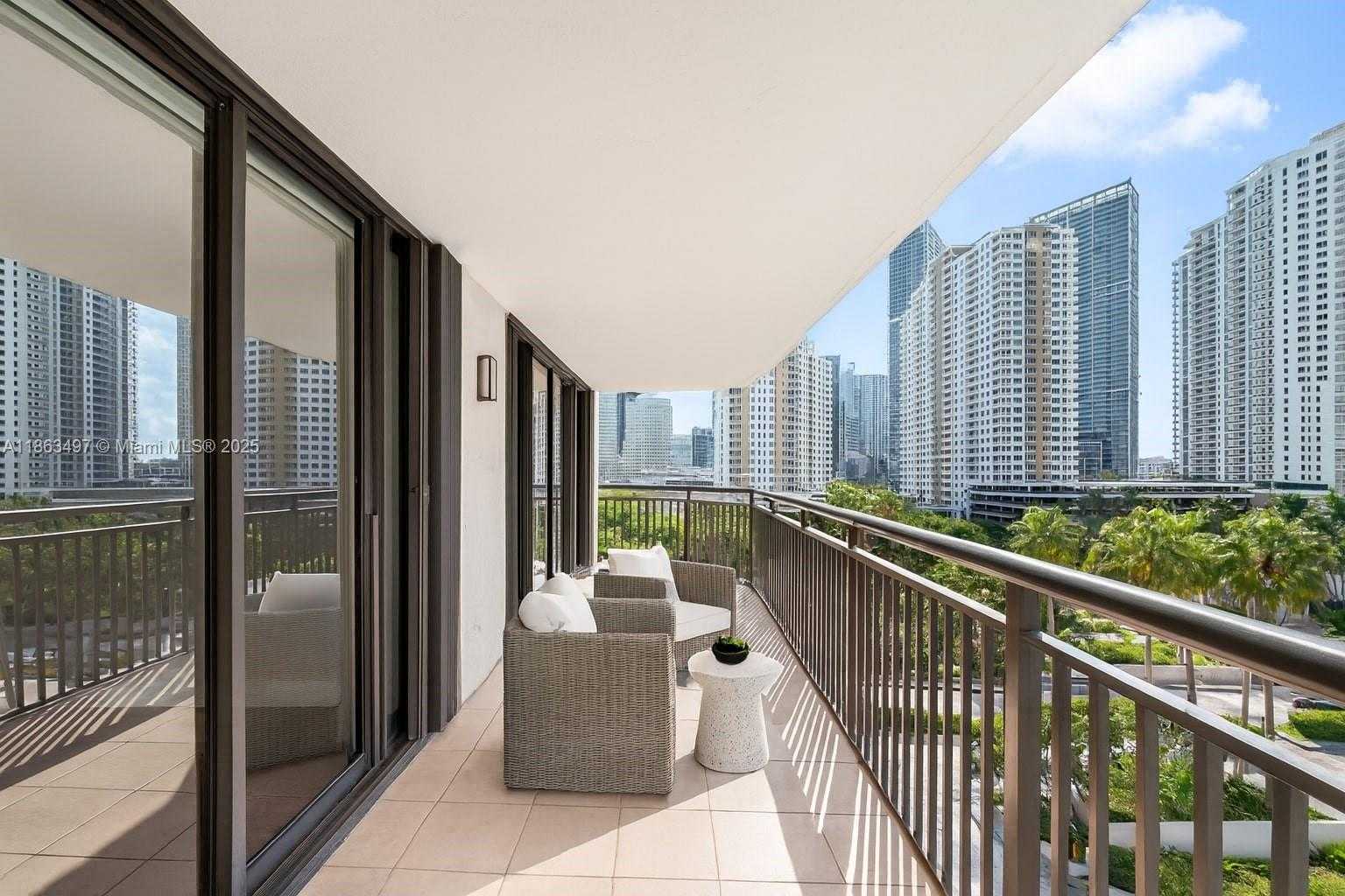 Small Image of 540 BRICKELL KEY DR #815, Miami Number 18