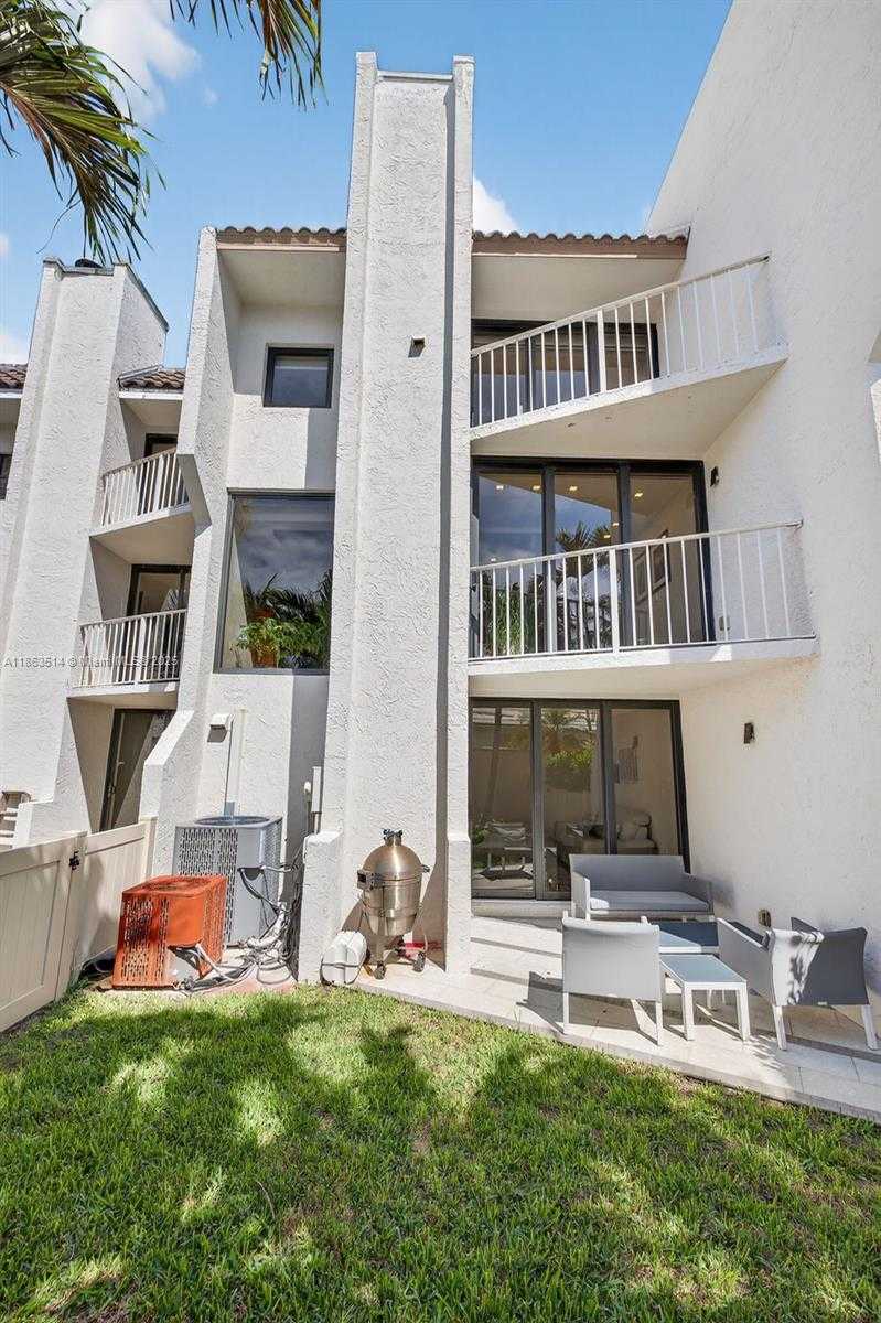 Small Image of 1223 HILLSBORO MILE #4, Hillsboro Beach Number 54