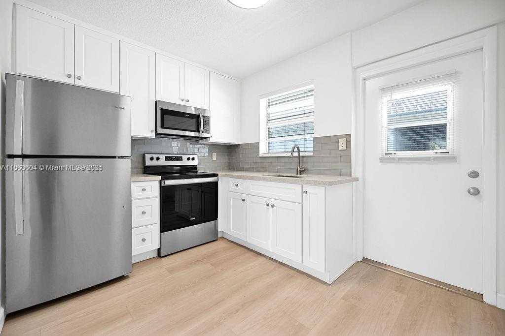 Small Image of 1301 NORTH 12TH CT #3B, Hollywood Number 7