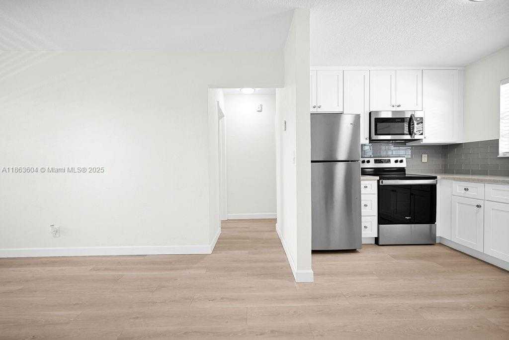 Small Image of 1301 NORTH 12TH CT #3B, Hollywood Number 9