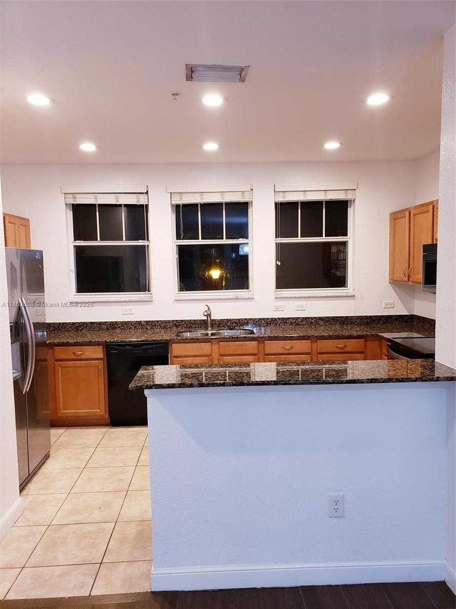 Small Image of 833 MILLBRAE CT #5, West Palm Beach Number 4