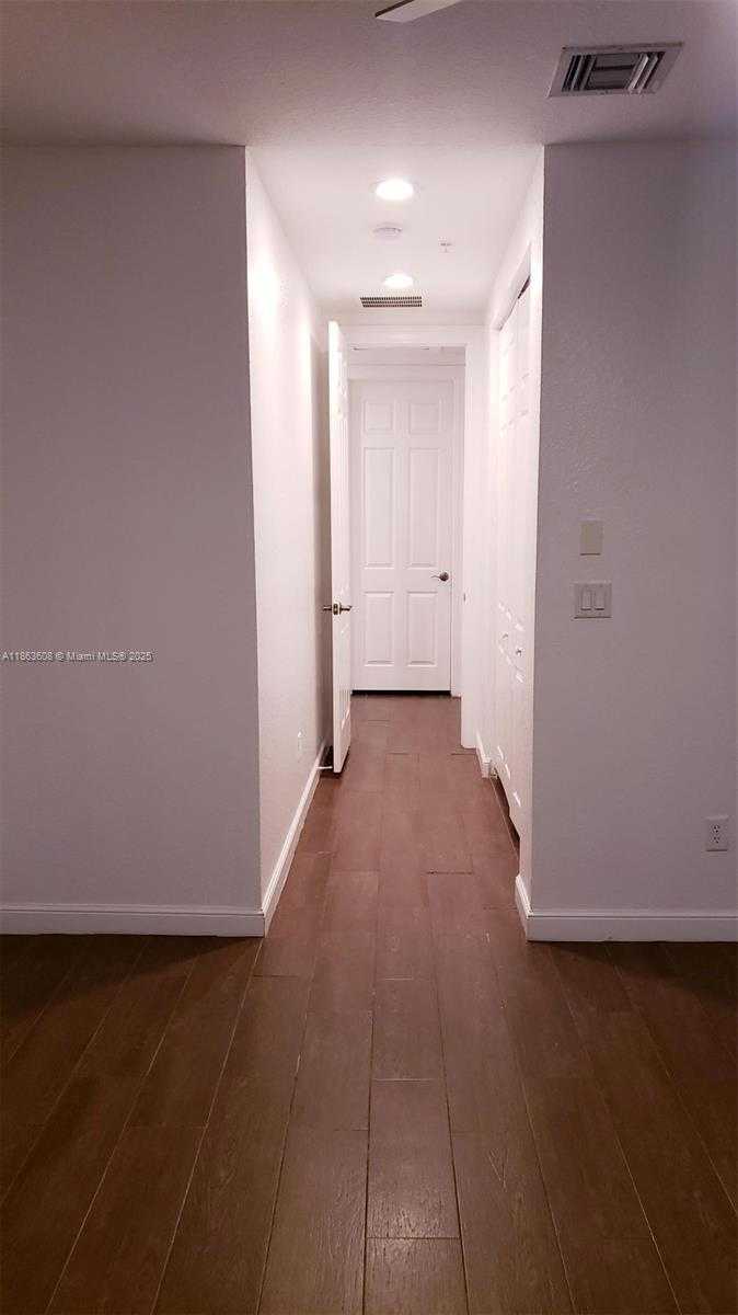 Small Image of 833 MILLBRAE CT #5, West Palm Beach Number 9