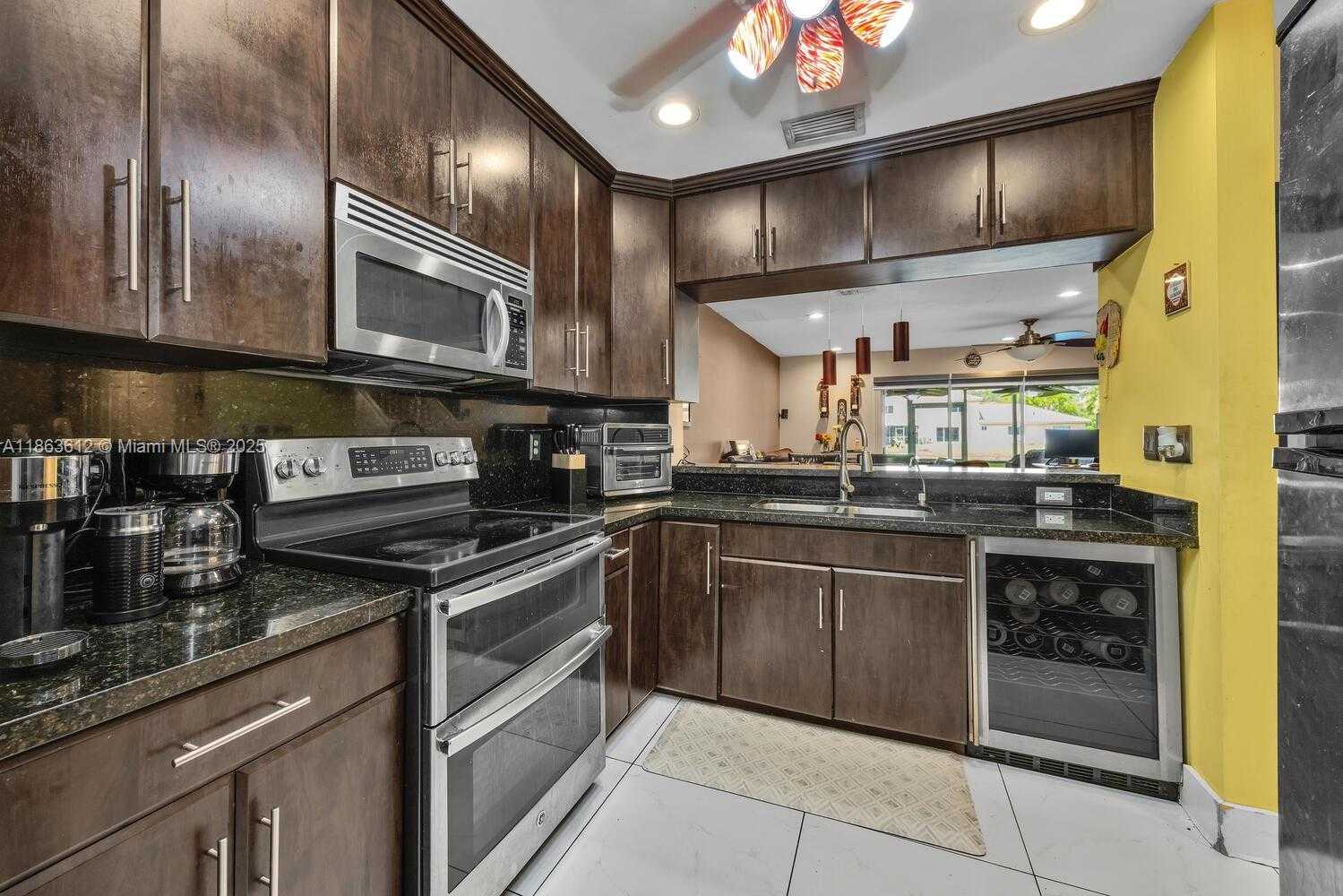 Small Image of 20839 NORTH WEST 4TH ST, Pembroke Pines Number 12