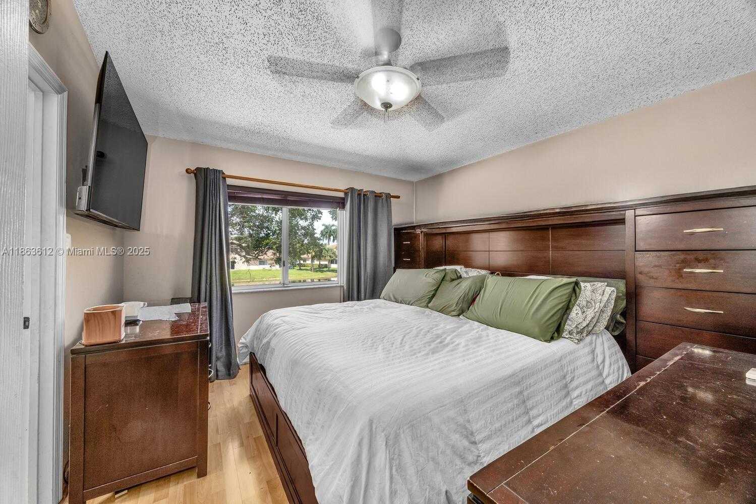 Small Image of 20839 NORTH WEST 4TH ST, Pembroke Pines Number 16