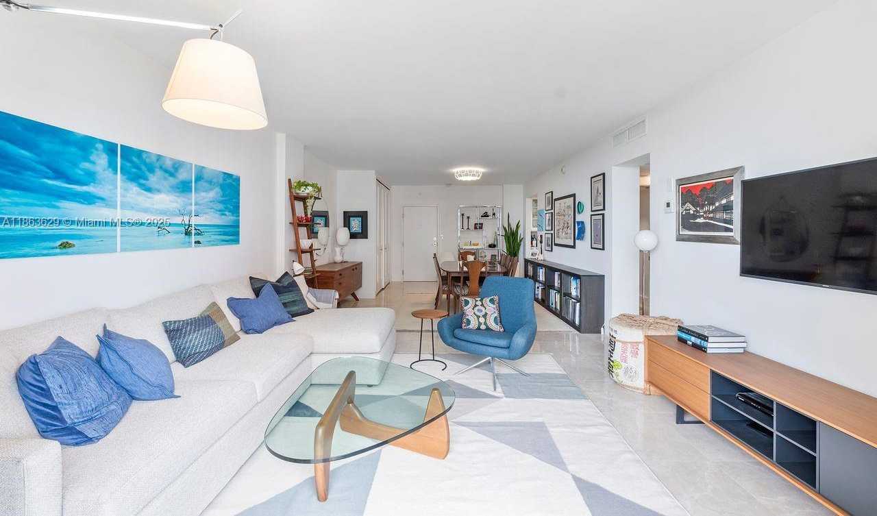 Small Image of 90 EDGEWATER DR #820, Coral Gables Number 10