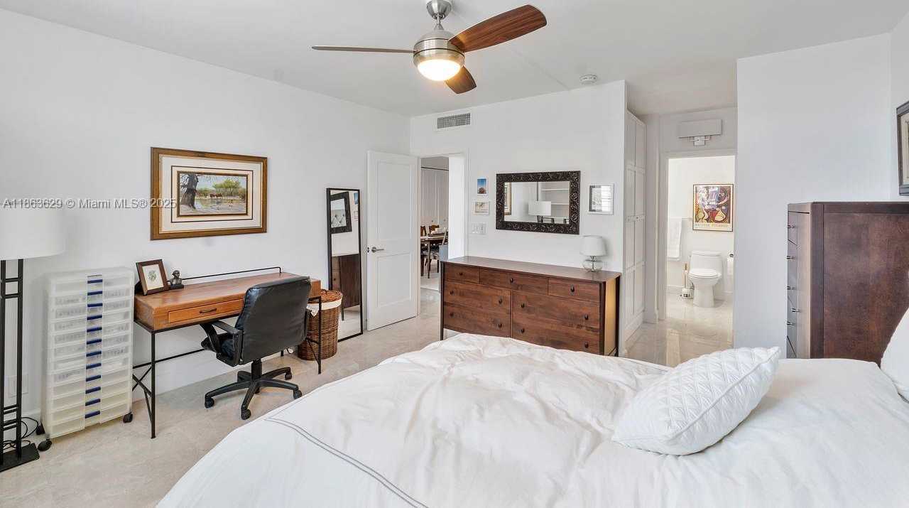 Small Image of 90 EDGEWATER DR #820, Coral Gables Number 14