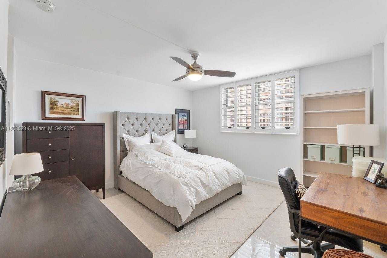 Small Image of 90 EDGEWATER DR #820, Coral Gables Number 15