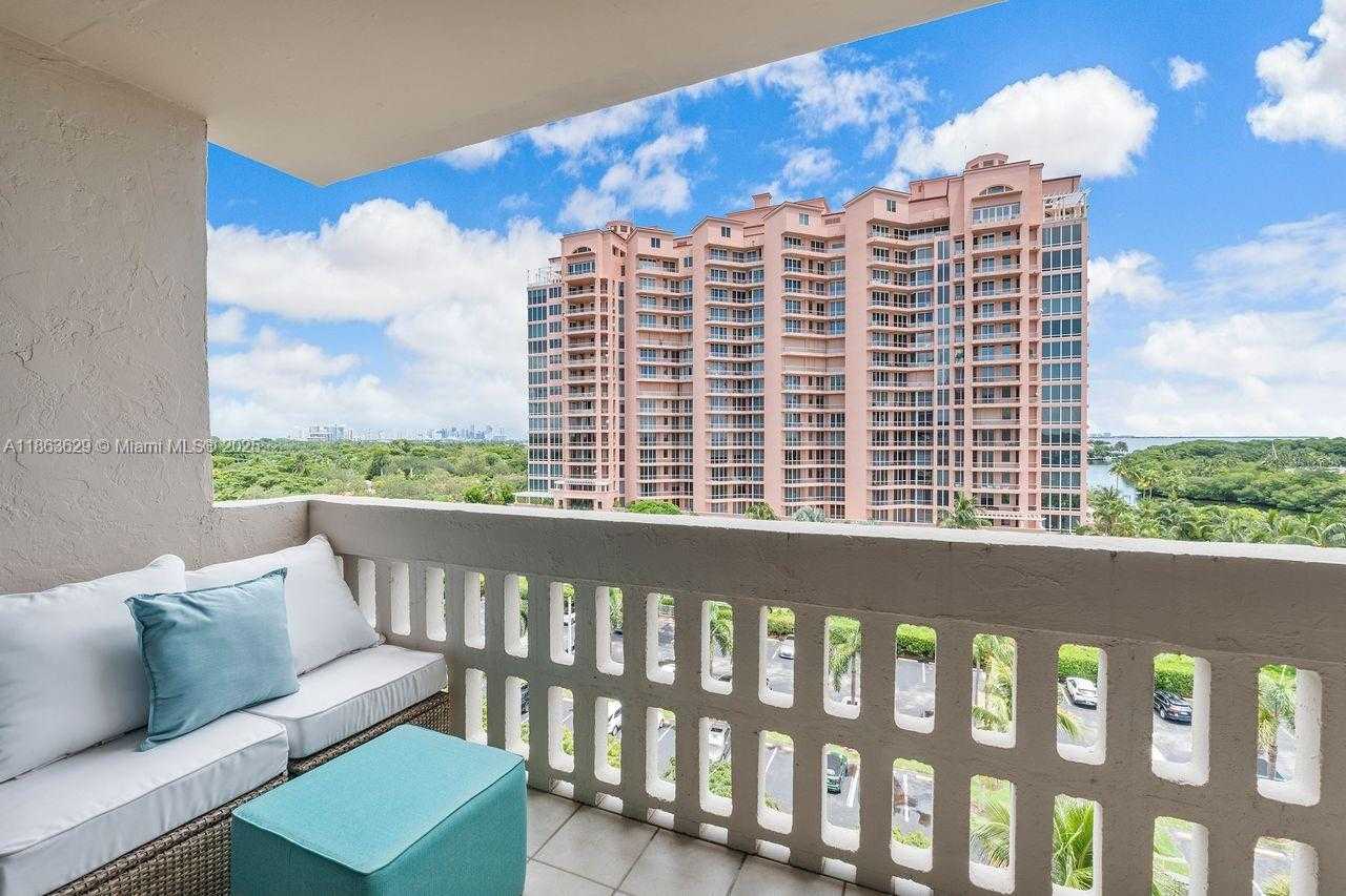 Small Image of 90 EDGEWATER DR #820, Coral Gables Number 16