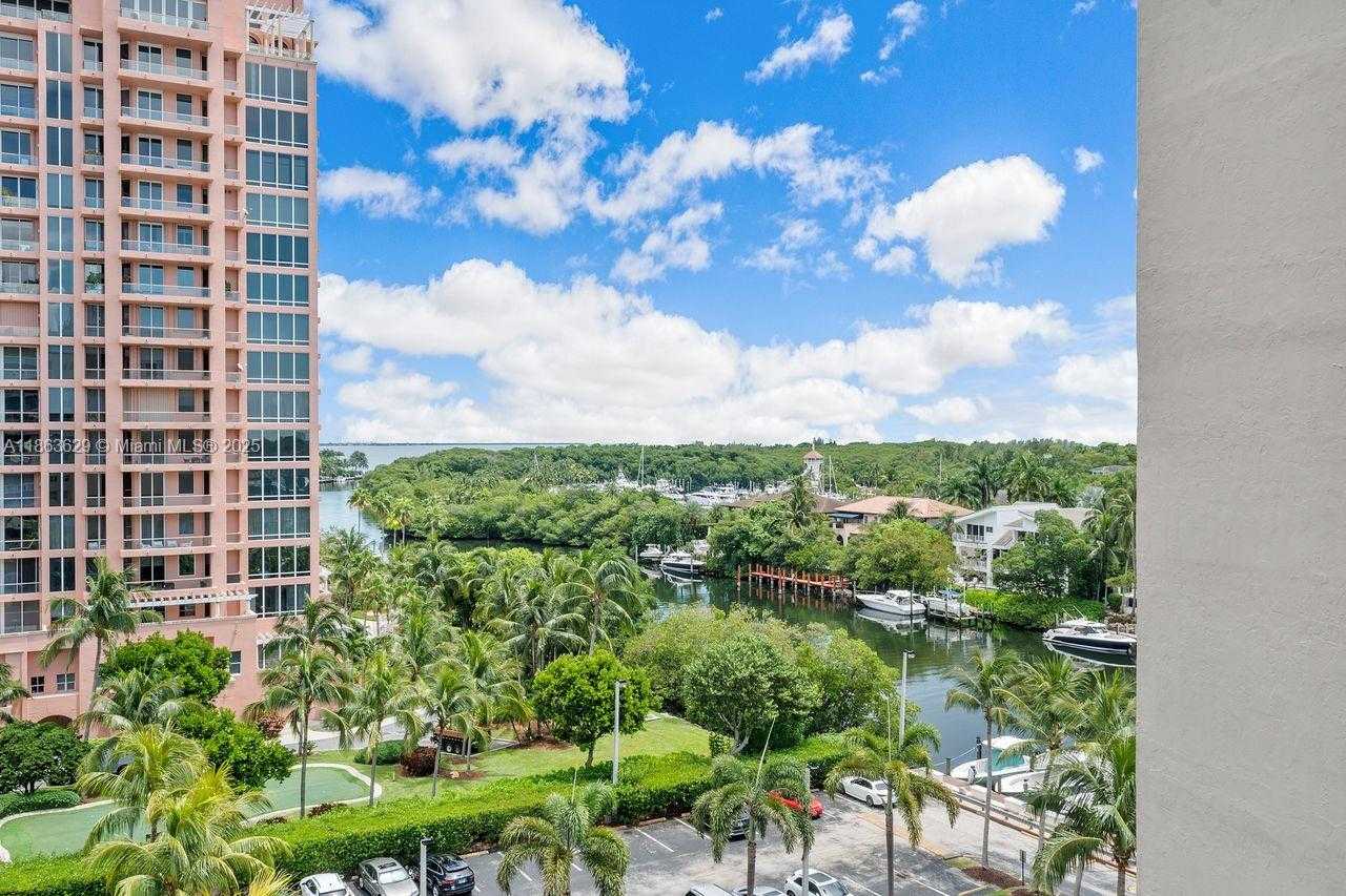 Small Image of 90 EDGEWATER DR #820, Coral Gables Number 17
