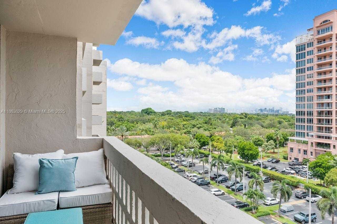 Small Image of 90 EDGEWATER DR #820, Coral Gables Number 18