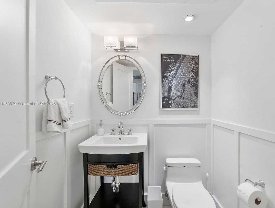 Small Image of 90 EDGEWATER DR #820, Coral Gables Number 19