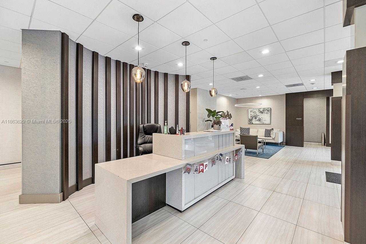 Small Image of 90 EDGEWATER DR #820, Coral Gables Number 2