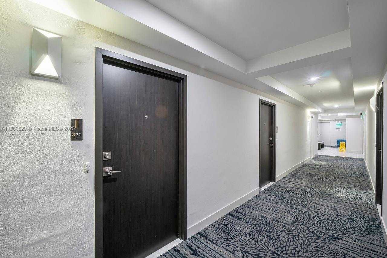 Small Image of 90 EDGEWATER DR #820, Coral Gables Number 6
