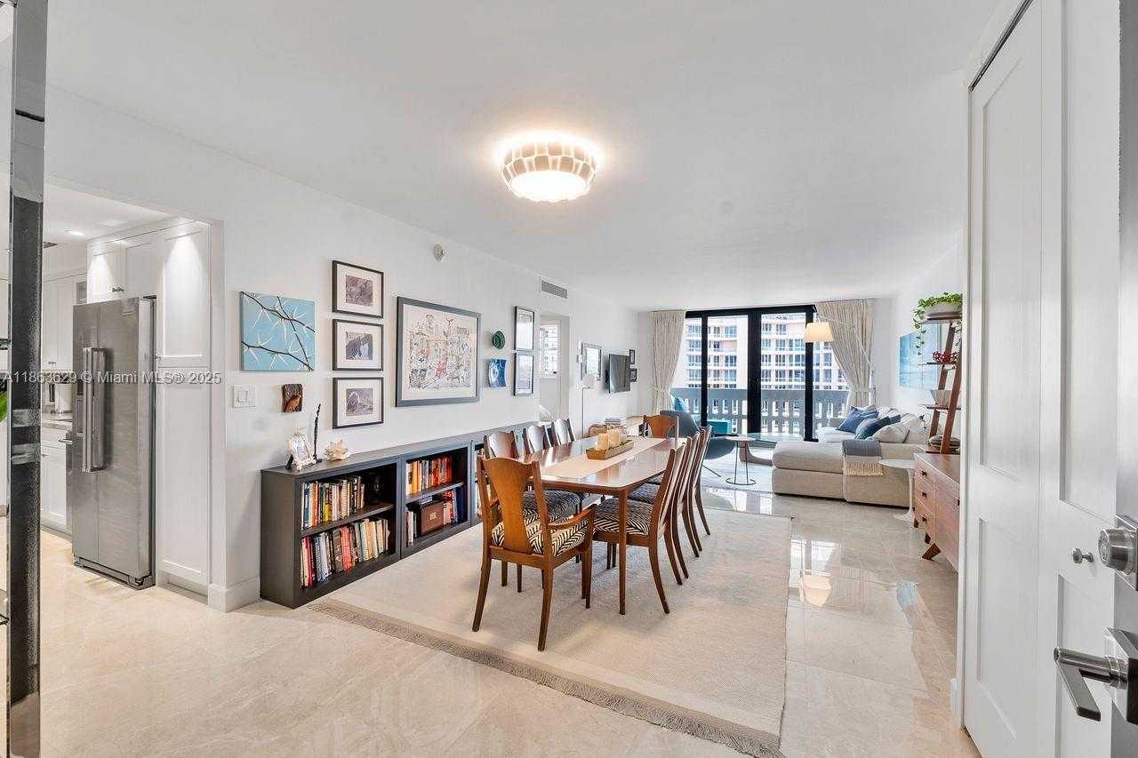 Small Image of 90 EDGEWATER DR #820, Coral Gables Number 7