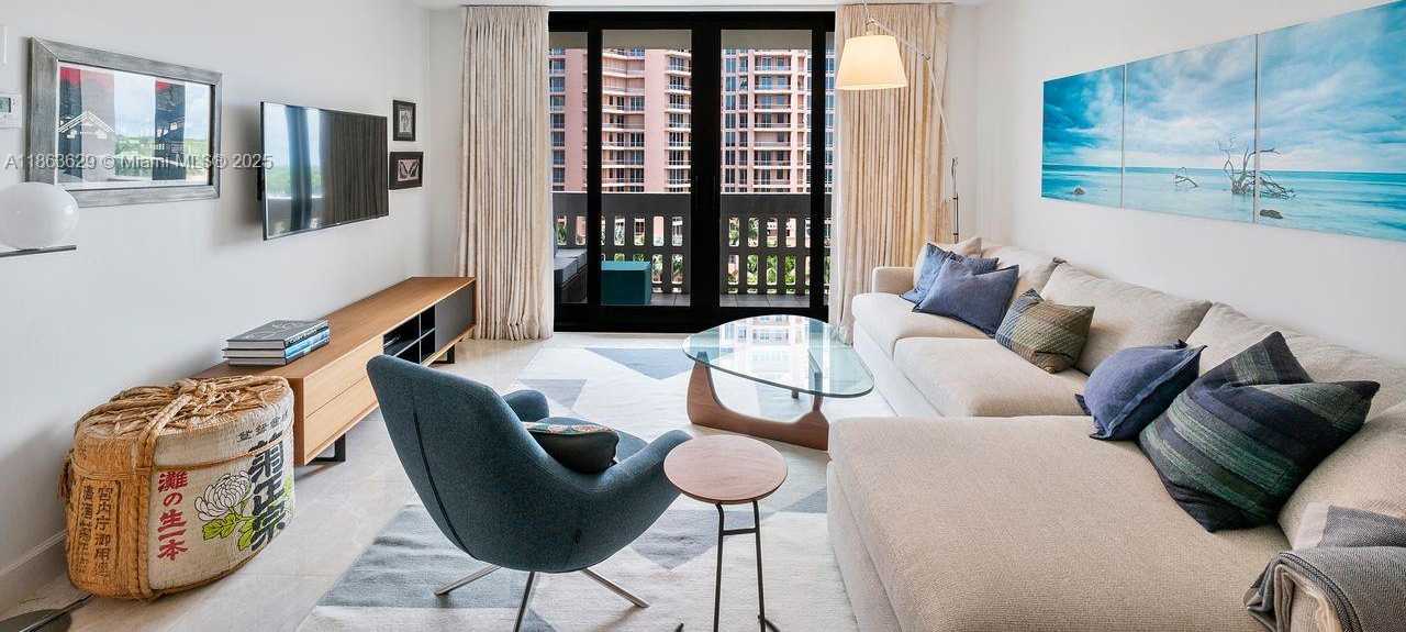 Small Image of 90 EDGEWATER DR #820, Coral Gables Number 9
