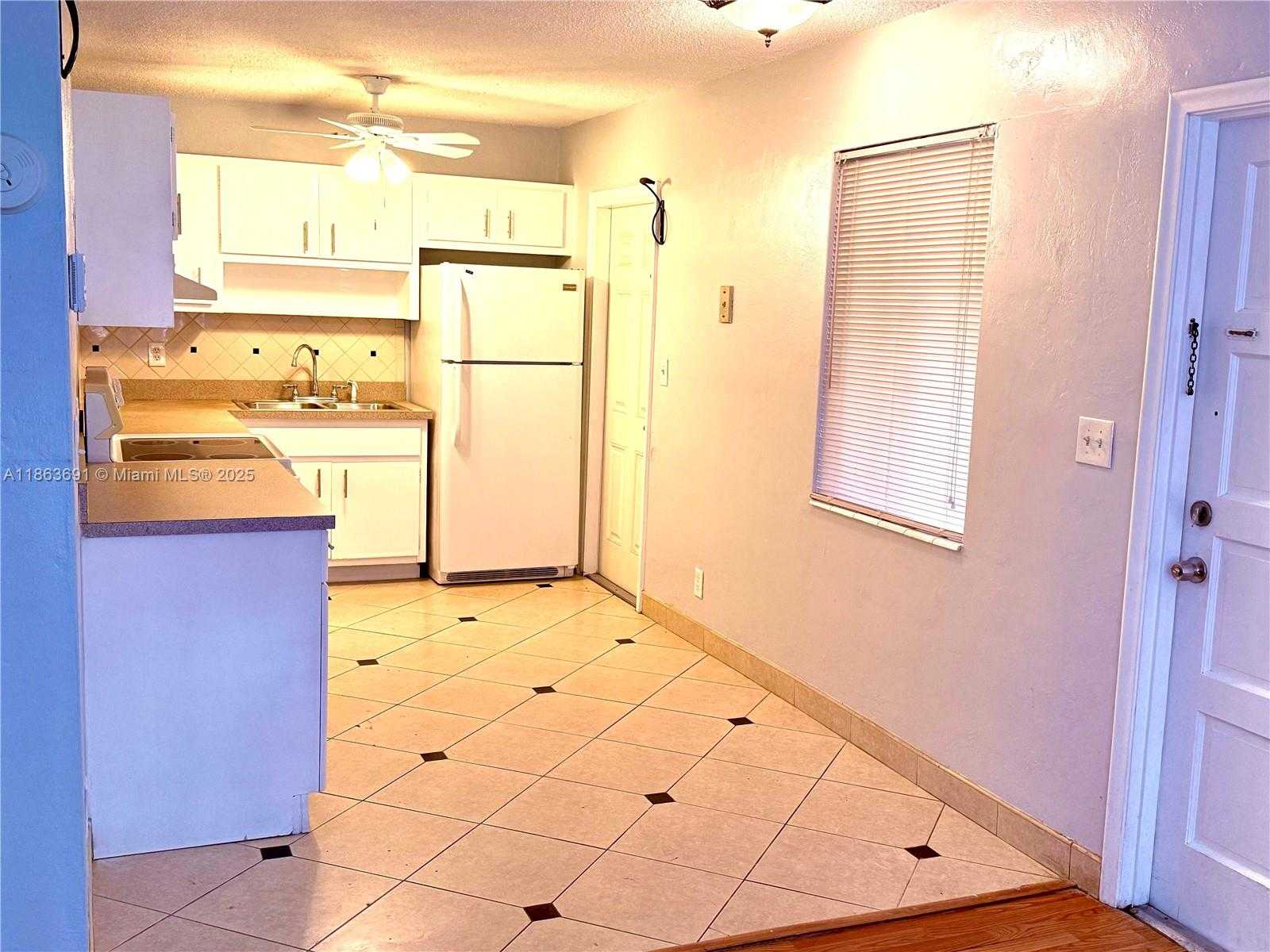 Small Image of 1733 MAYO ST #6, Hollywood Number 2