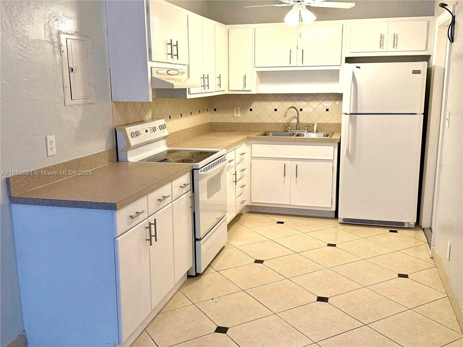 Small Image of 1733 MAYO ST #6, Hollywood Number 3