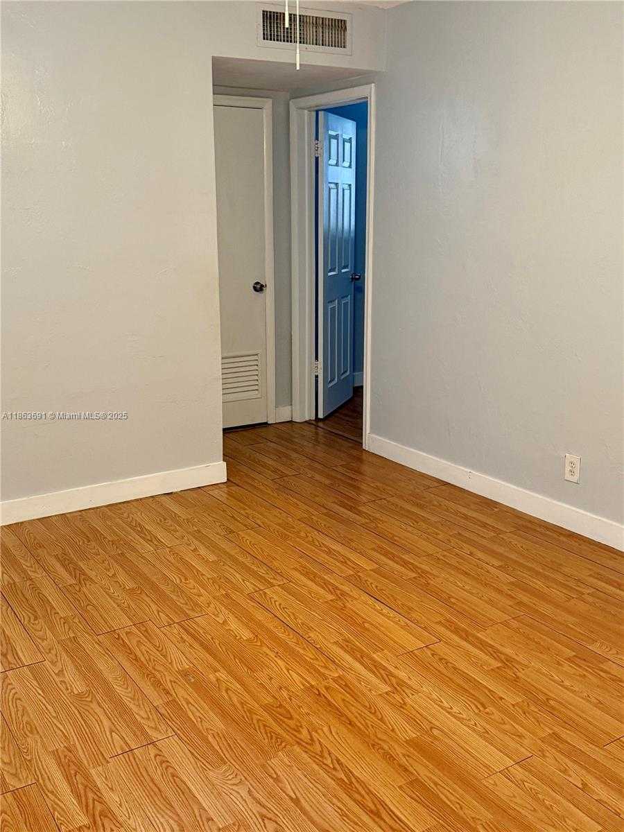 Small Image of 1733 MAYO ST #6, Hollywood Number 5