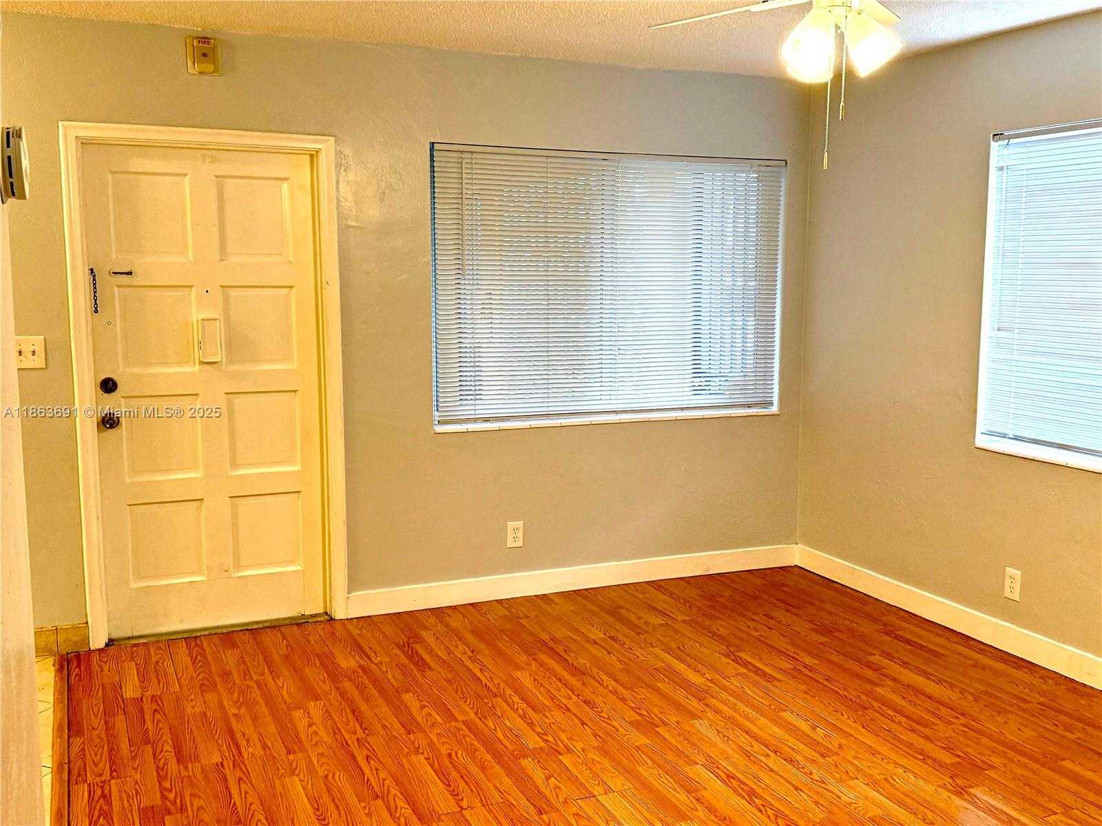 Small Image of 1733 MAYO ST #6, Hollywood Number 6