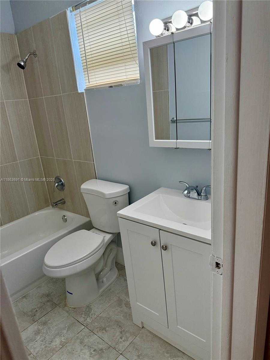 Small Image of 1733 MAYO ST #6, Hollywood Number 9