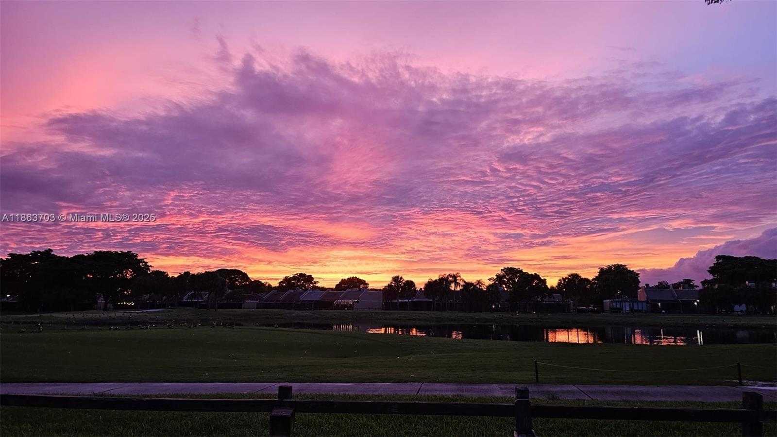 Small Image of 1530 WEST GOLFVIEW DR, Pembroke Pines Number 1