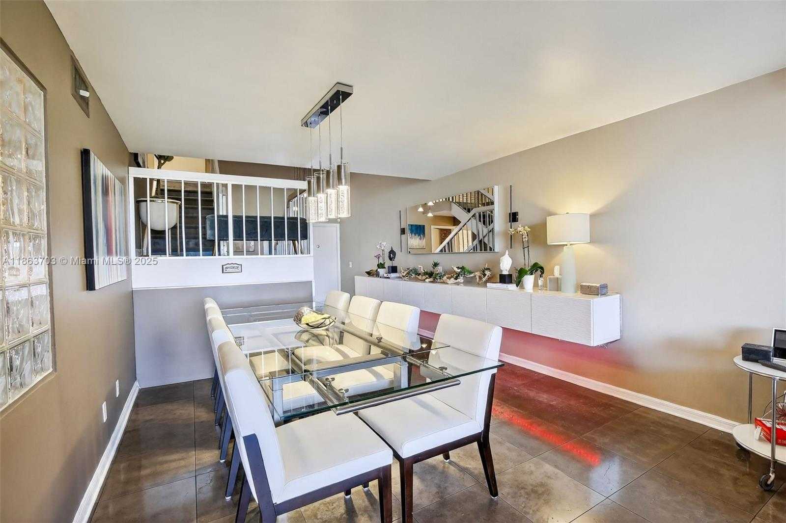 Small Image of 1530 WEST GOLFVIEW DR, Pembroke Pines Number 13