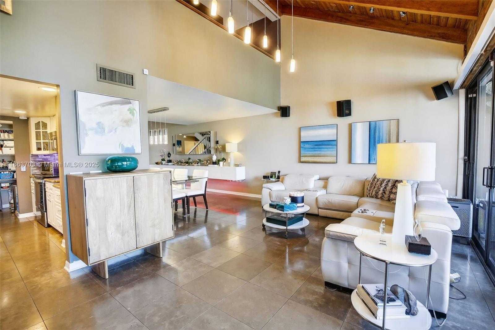 Small Image of 1530 WEST GOLFVIEW DR, Pembroke Pines Number 15