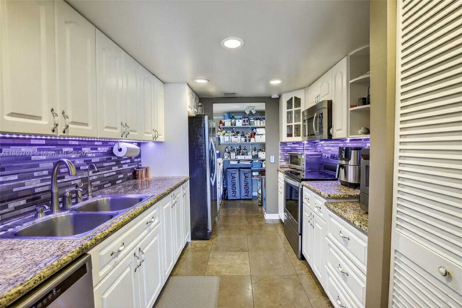 Small Image of 1530 WEST GOLFVIEW DR, Pembroke Pines Number 17