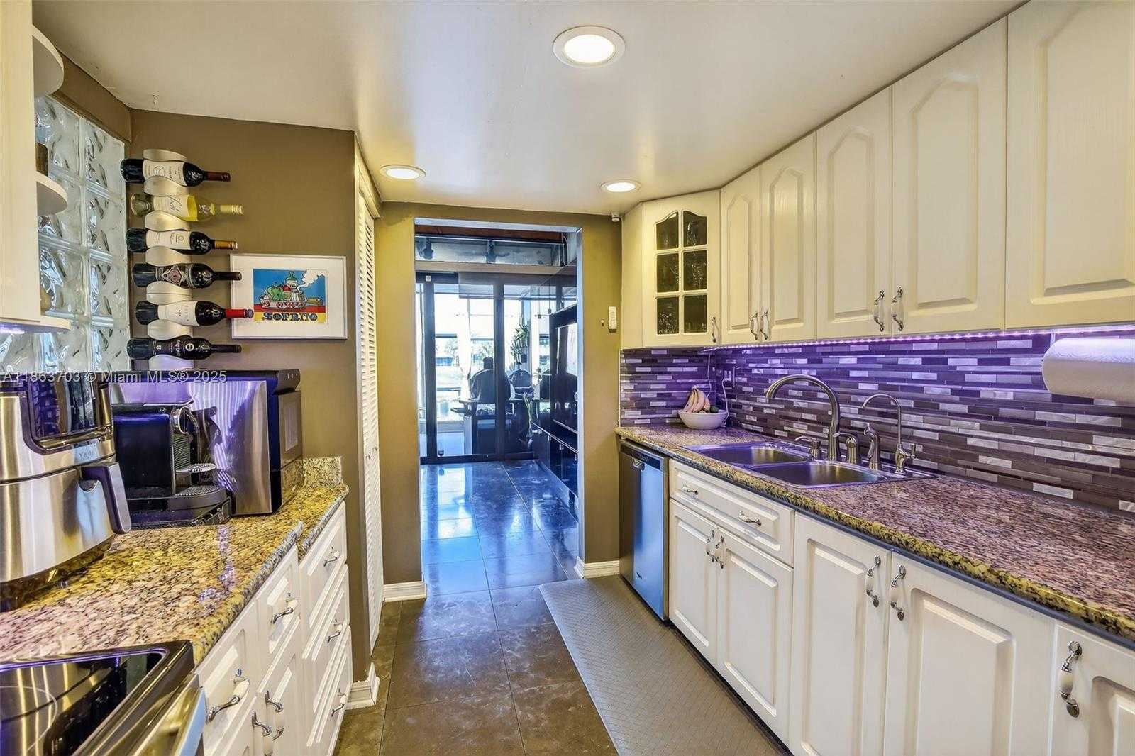 Small Image of 1530 WEST GOLFVIEW DR, Pembroke Pines Number 18