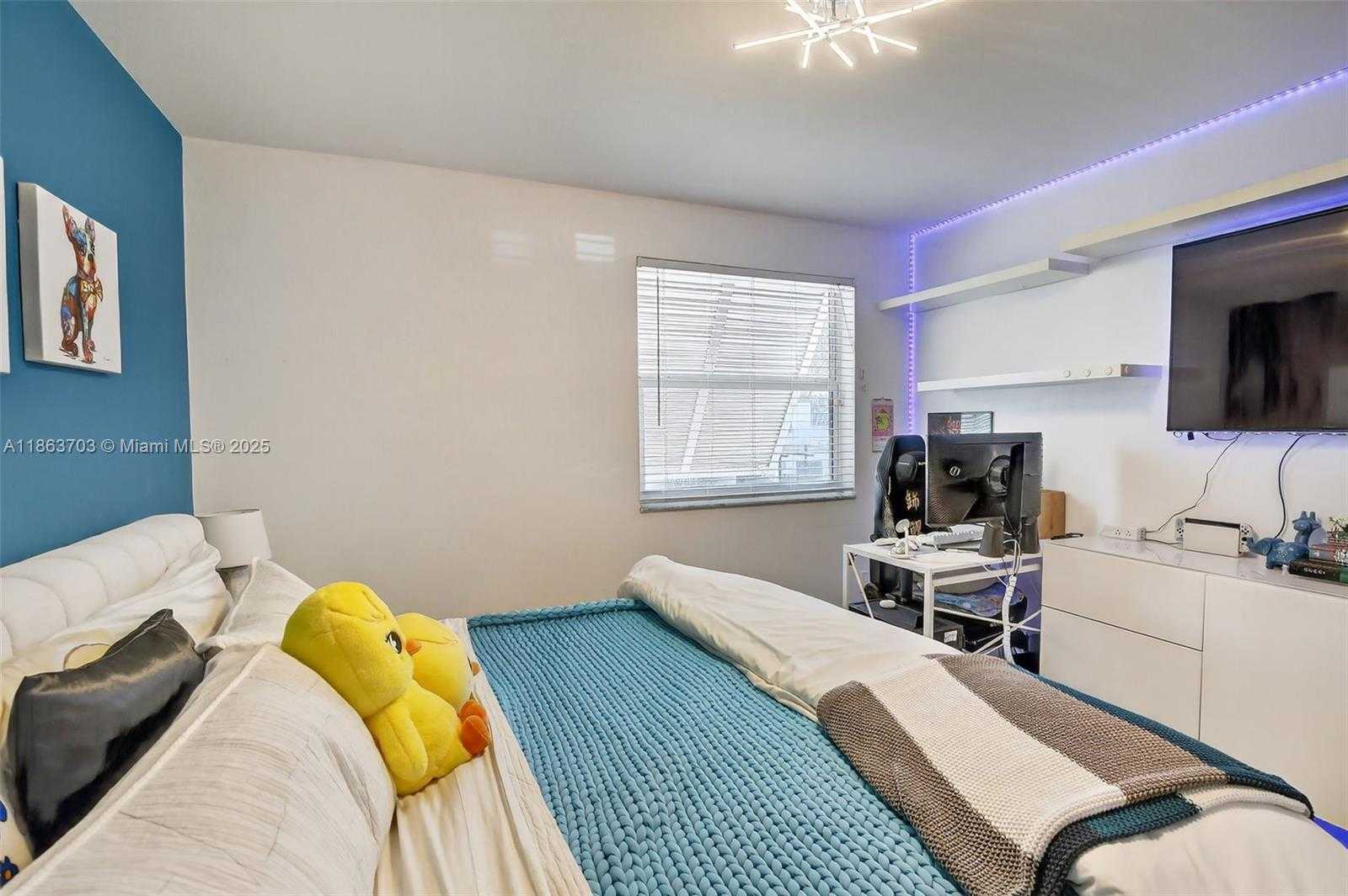 Small Image of 1530 WEST GOLFVIEW DR, Pembroke Pines Number 22