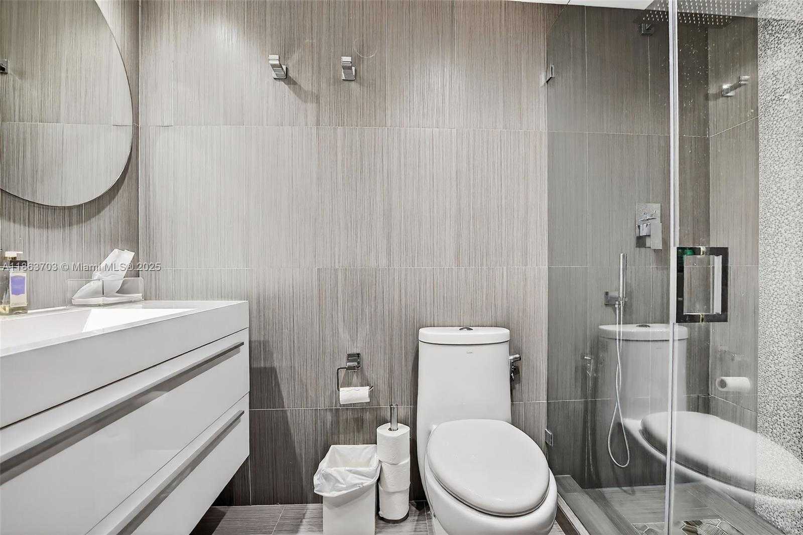 Small Image of 1530 WEST GOLFVIEW DR, Pembroke Pines Number 26