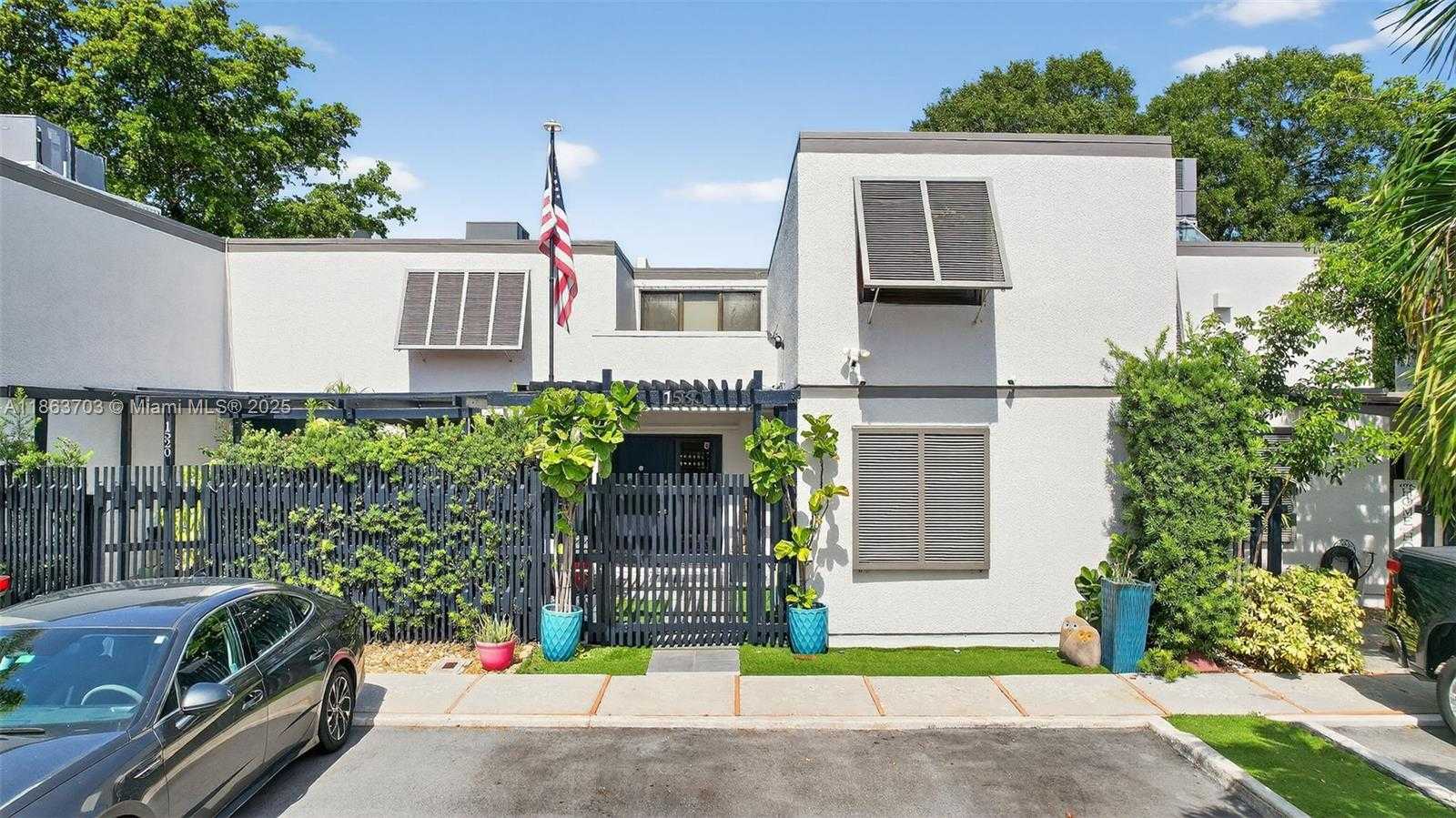 Small Image of 1530 WEST GOLFVIEW DR, Pembroke Pines Number 32