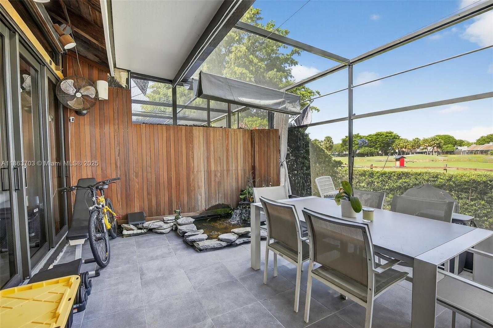 Small Image of 1530 WEST GOLFVIEW DR, Pembroke Pines Number 33