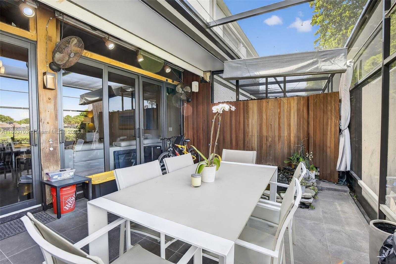 Small Image of 1530 WEST GOLFVIEW DR, Pembroke Pines Number 34