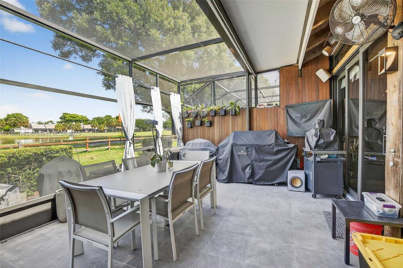 Small Image of 1530 WEST GOLFVIEW DR, Pembroke Pines Number 36