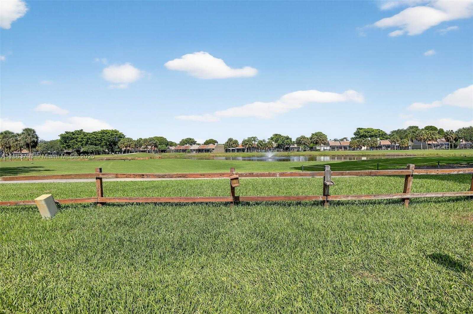 Small Image of 1530 WEST GOLFVIEW DR, Pembroke Pines Number 37