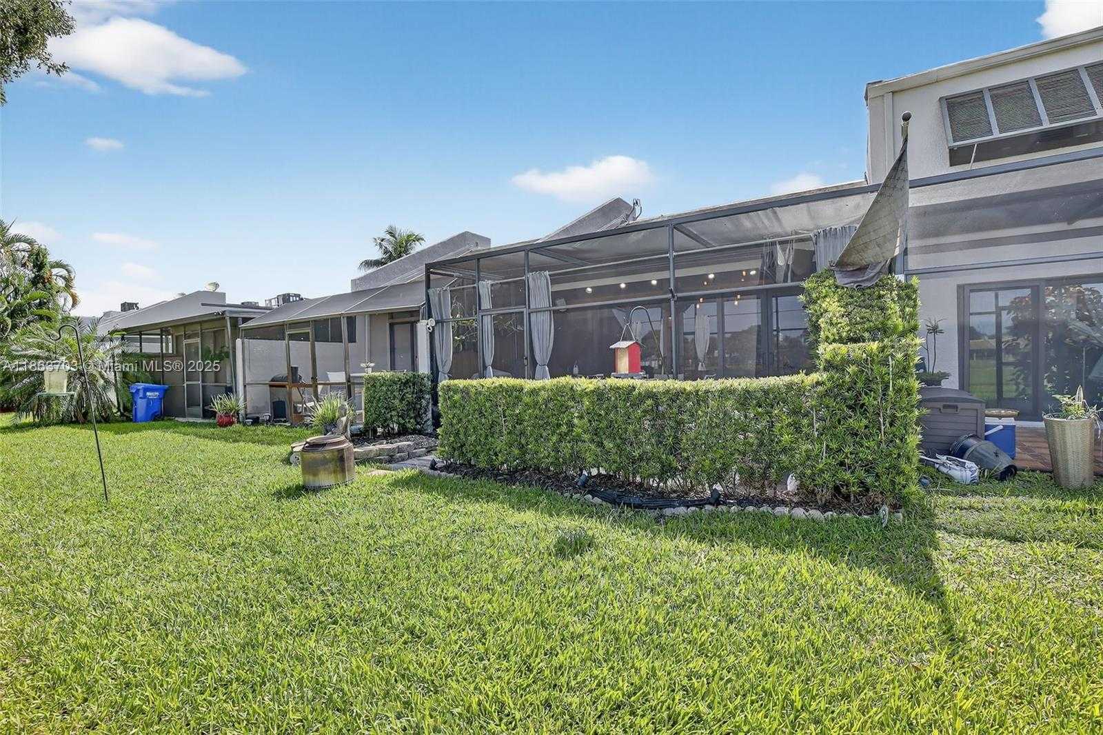 Small Image of 1530 WEST GOLFVIEW DR, Pembroke Pines Number 38