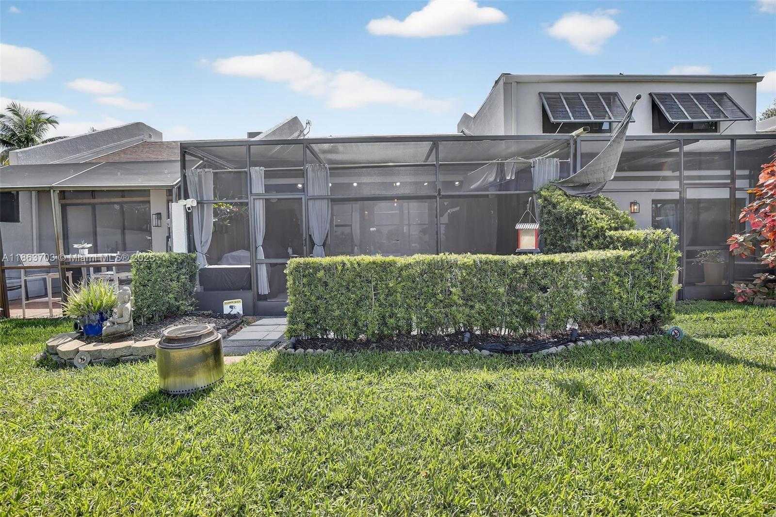 Small Image of 1530 WEST GOLFVIEW DR, Pembroke Pines Number 39