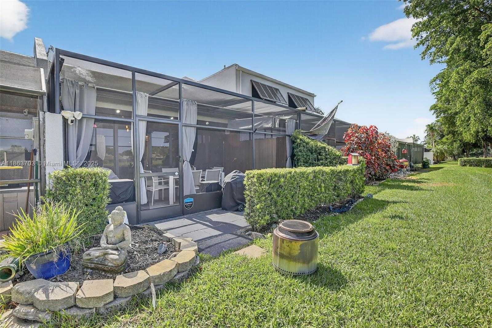 Small Image of 1530 WEST GOLFVIEW DR, Pembroke Pines Number 40