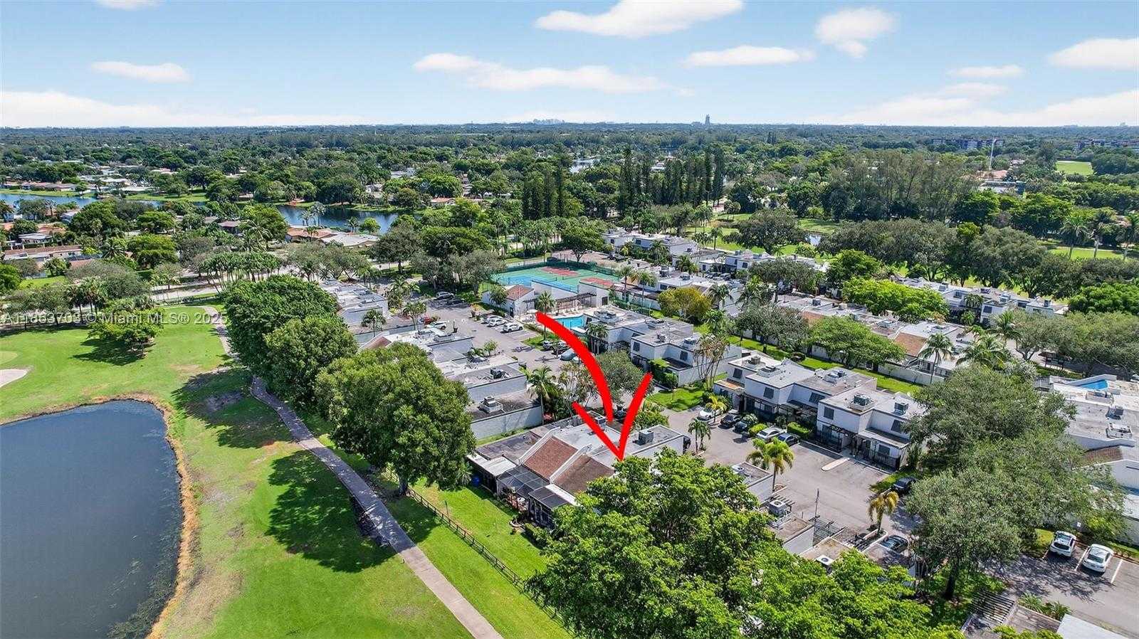 Small Image of 1530 WEST GOLFVIEW DR, Pembroke Pines Number 44