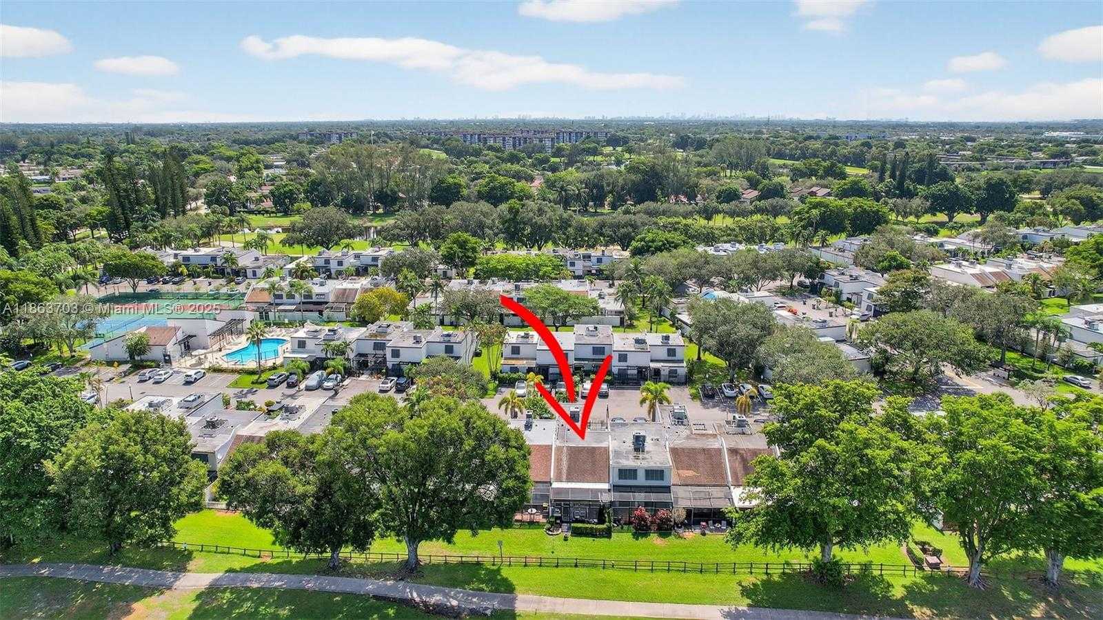 Small Image of 1530 WEST GOLFVIEW DR, Pembroke Pines Number 45