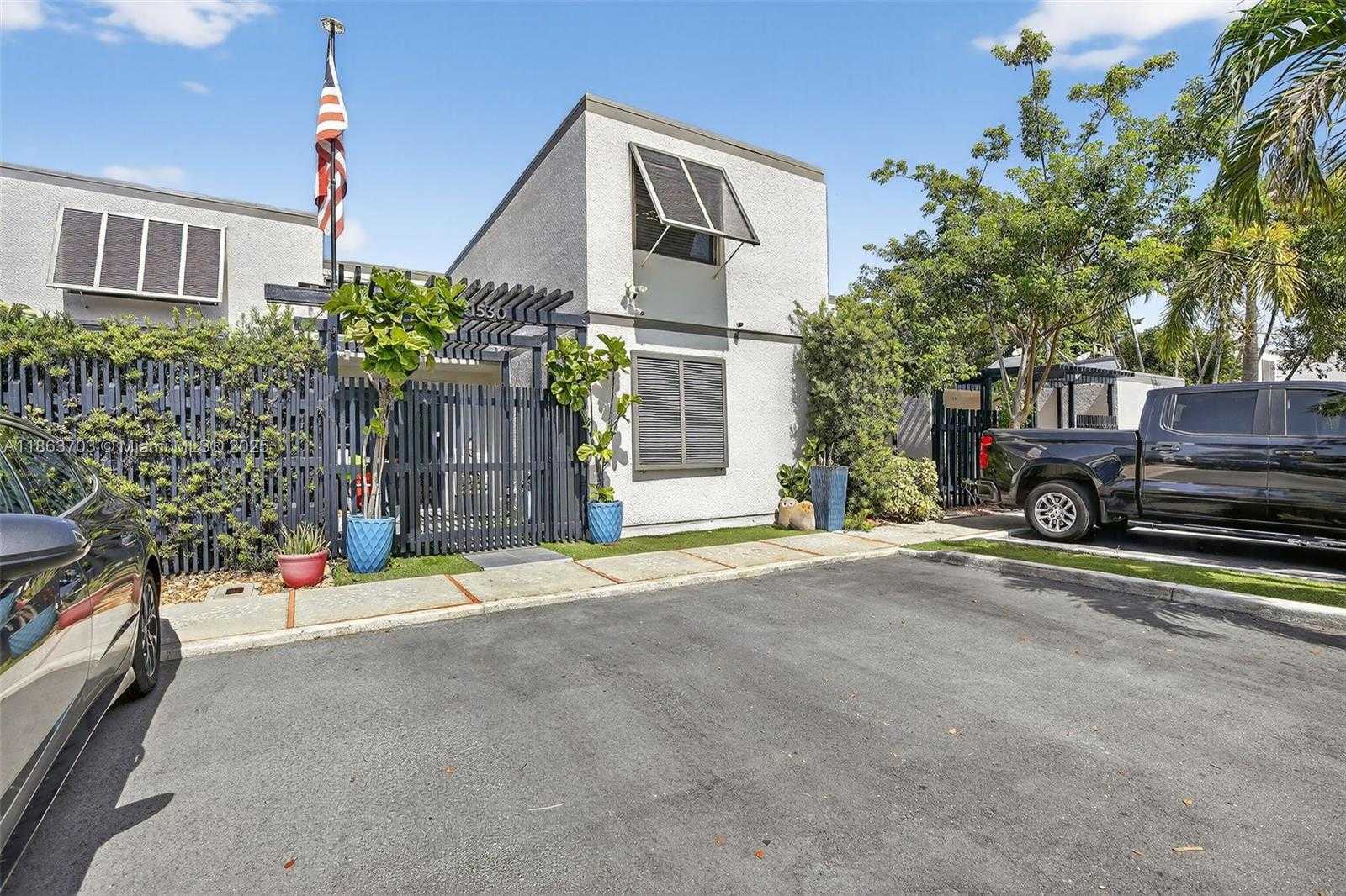 Small Image of 1530 WEST GOLFVIEW DR, Pembroke Pines Number 6