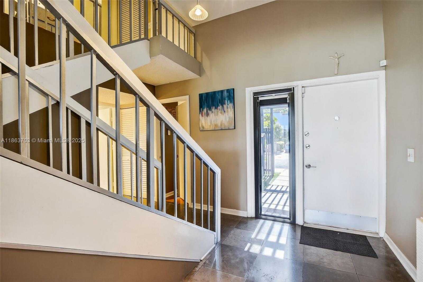 Small Image of 1530 WEST GOLFVIEW DR, Pembroke Pines Number 8