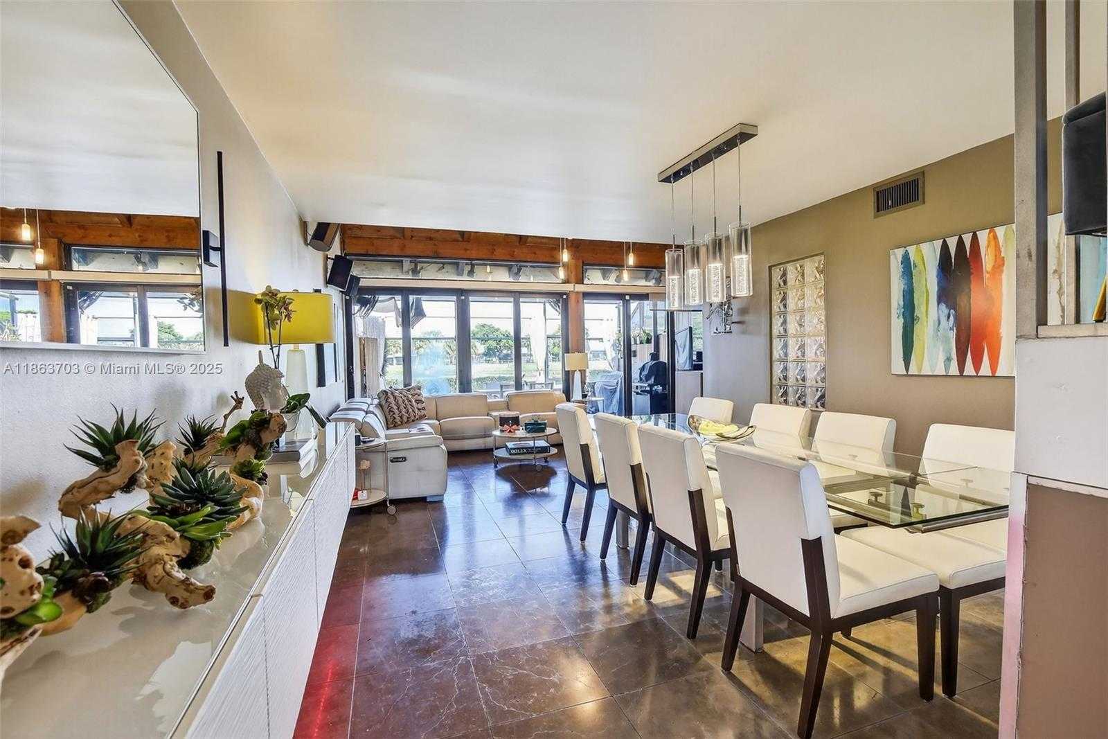 Small Image of 1530 WEST GOLFVIEW DR, Pembroke Pines Number 9