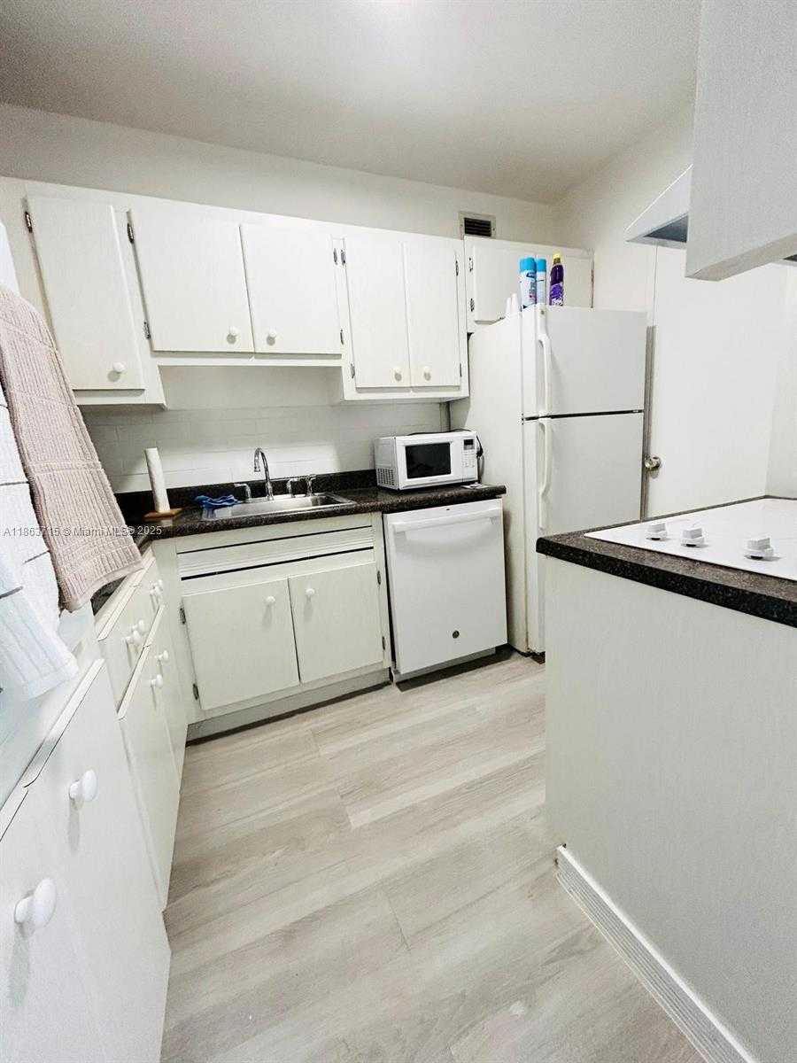 Small Image of 100 LINCOLN RD #535, Miami Beach Number 3