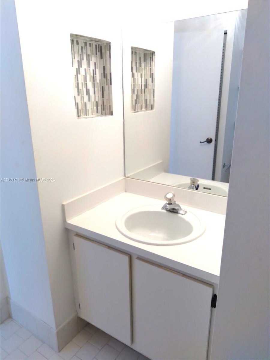Small Image of 1532 GABRIEL ST, Hollywood Number 12