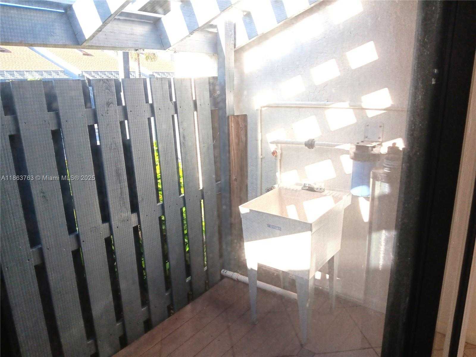 Small Image of 1532 GABRIEL ST, Hollywood Number 27